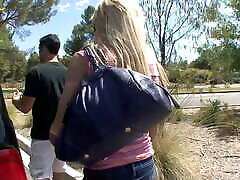 सी.एस. गील ब्लोंडिन रेइटेट मॉन्स्टर श्वानज़ बिस ज़ुम एक्सप्लोडिएरेन