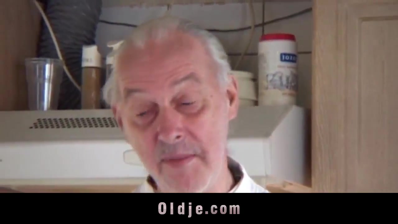 Томас уэддерс самый длинный нос. Дедуля с языком. Полоумный дед. Злой дедушка. Языки дед.